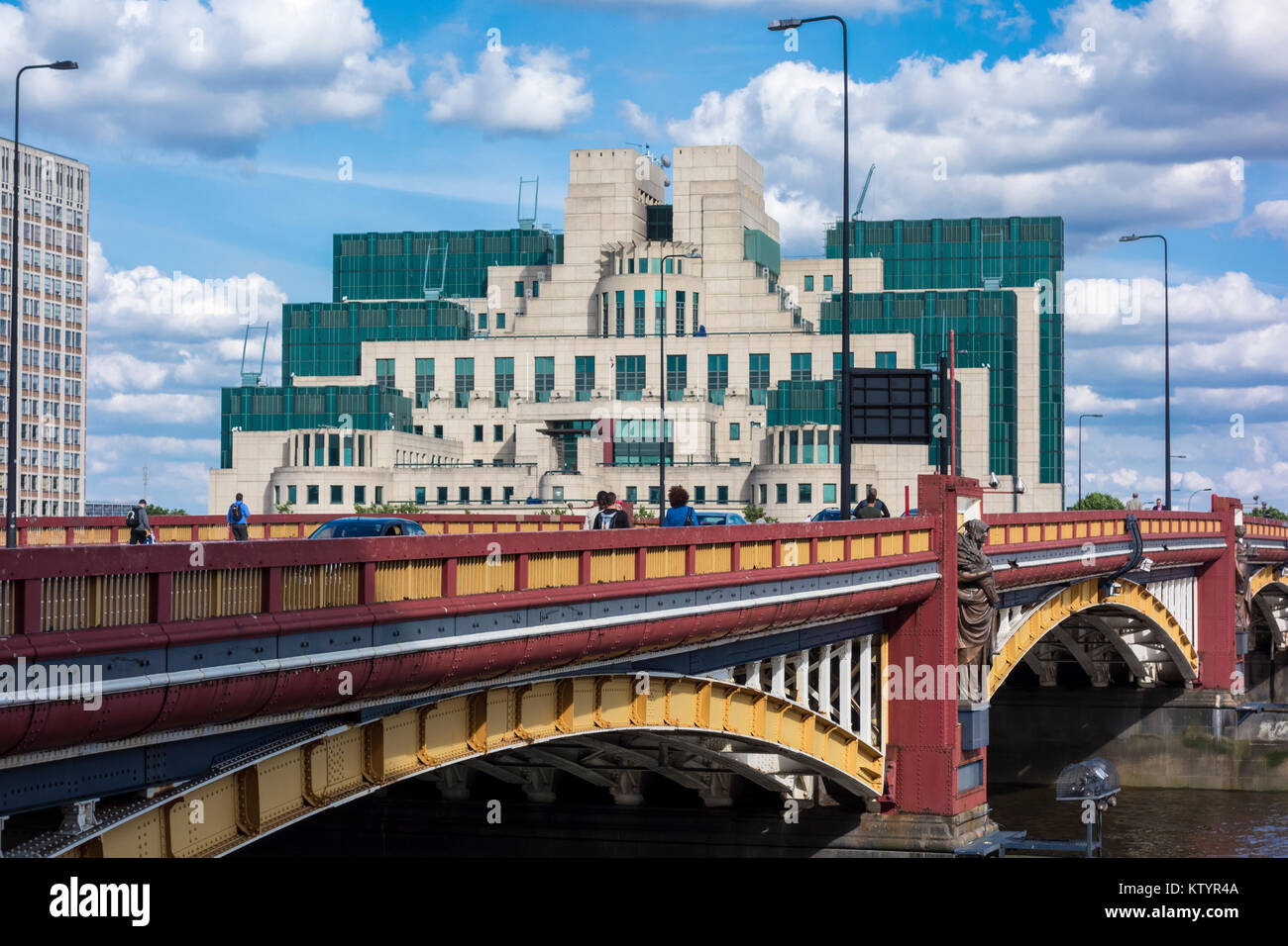 SIS Edificio, MI6 Edificio, Vauxhall Cross sede del Secret Intelligence Service, Albert Embankment,Vauxhall, London, Regno Unito Foto Stock