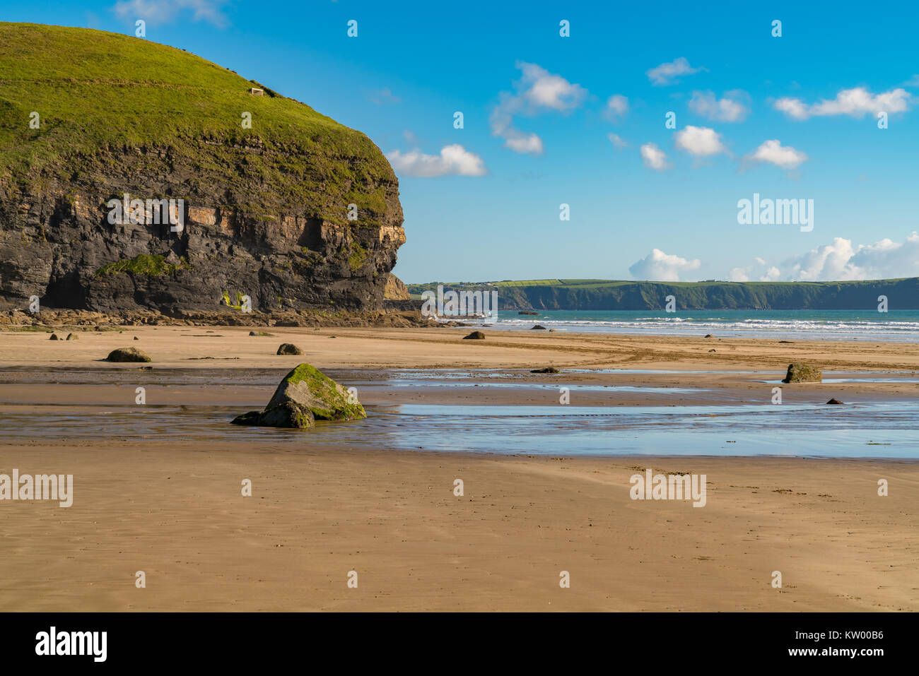 Spiaggia a Druidston Haven, vicino a Haverfordwest, Pembrokeshire, Dyfed, Wales, Regno Unito Foto Stock