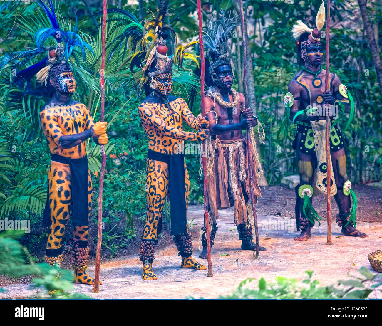 Gruppo di attori in esecuzione al Parco di Xcaret, Riviera Maya Foto Stock