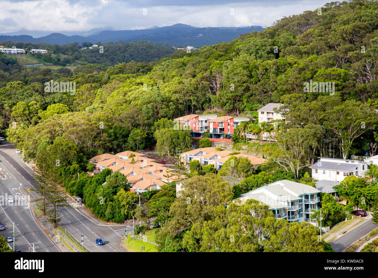 Vista aerea del famoso resort per vacanze città di Burleigh capi sulla Gold Coast di Queensland, Australia Foto Stock