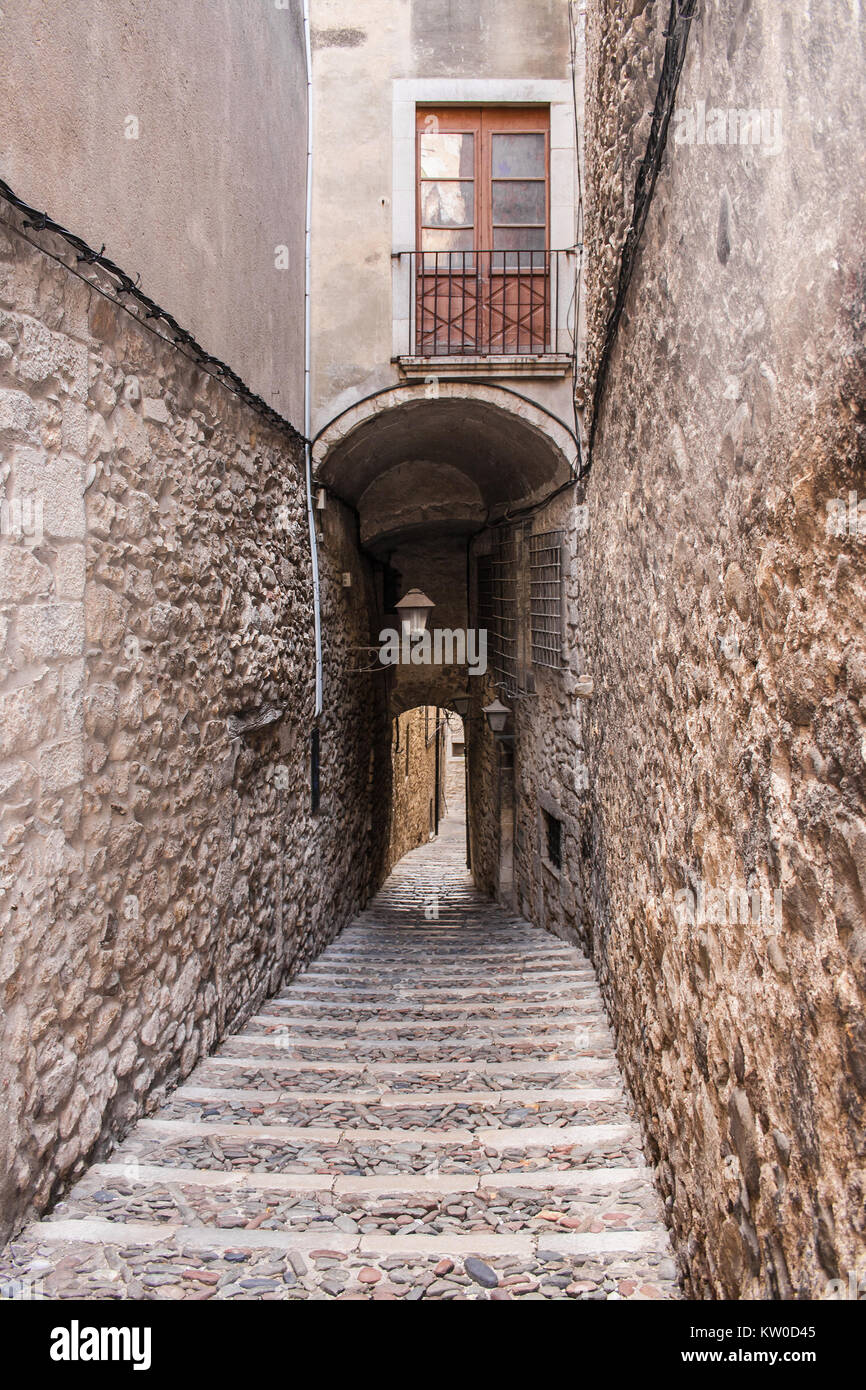 Passaggio nel quartiere ebraico di Girona, in Catalogna. Foto Stock