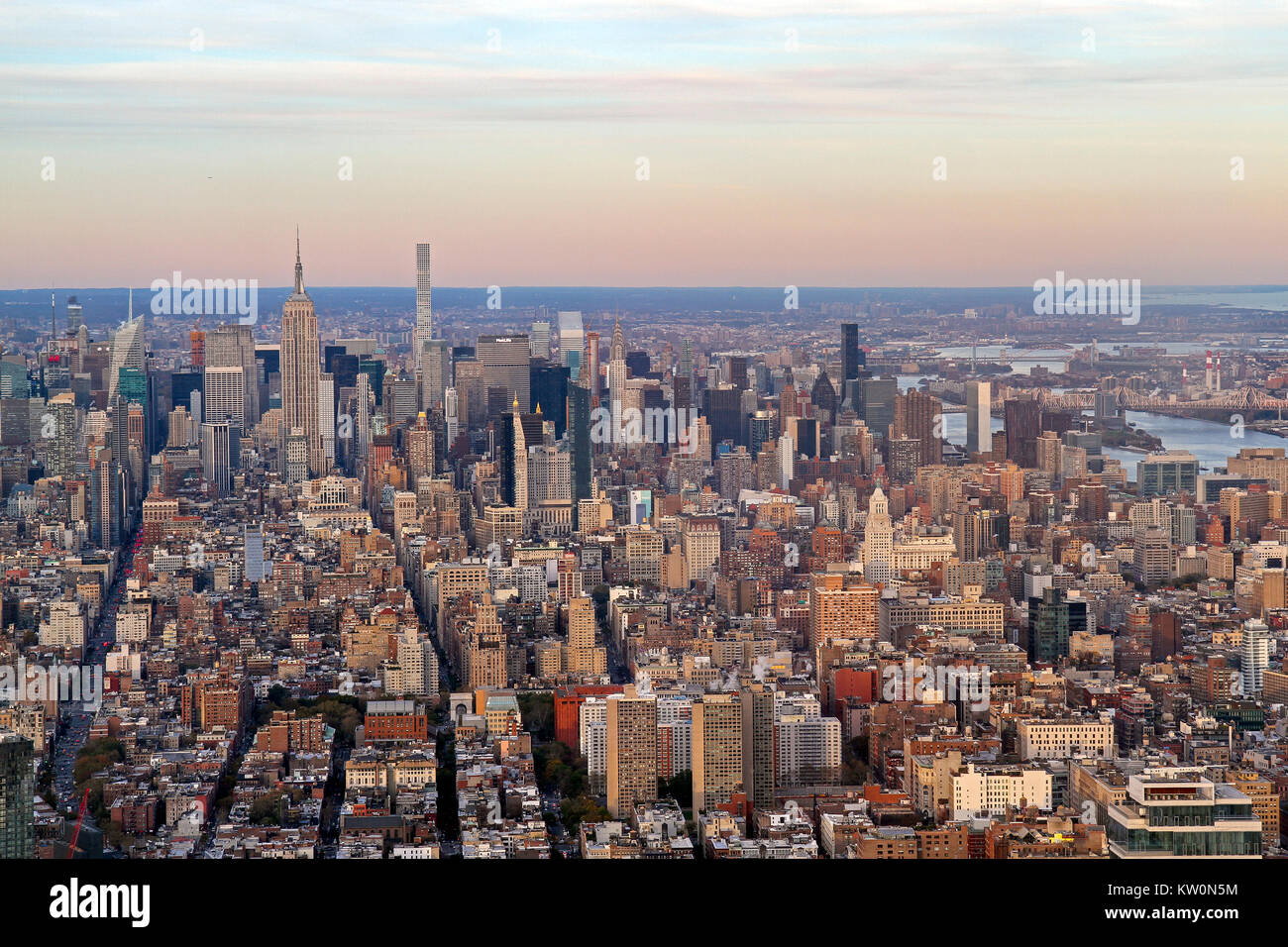 Una vista a nord, verso il Midtown Manhattan, da un osservatorio mondiale, One World Trade Center, Manhattan, New York New York Foto Stock
