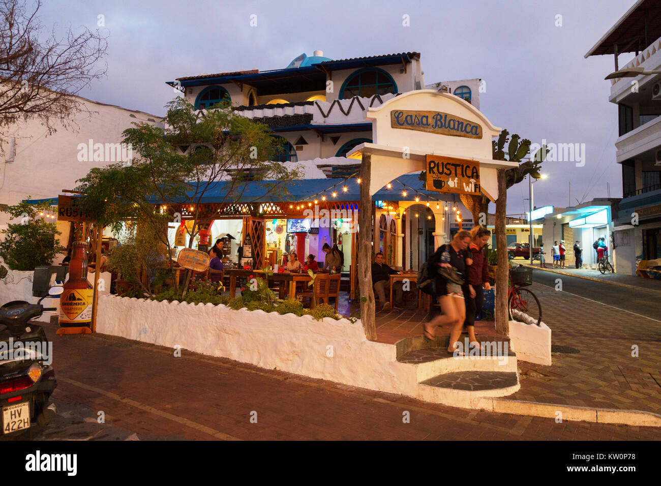 La Casa Blanca pub cafe in San Cristobal town, San Cristobal Island, Isole Galapagos ecuador america del sud Foto Stock