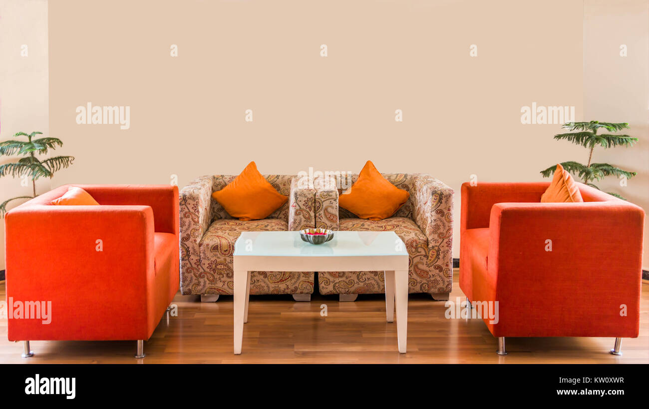 Quattro singole confortevoli divani di sedile Foto Stock