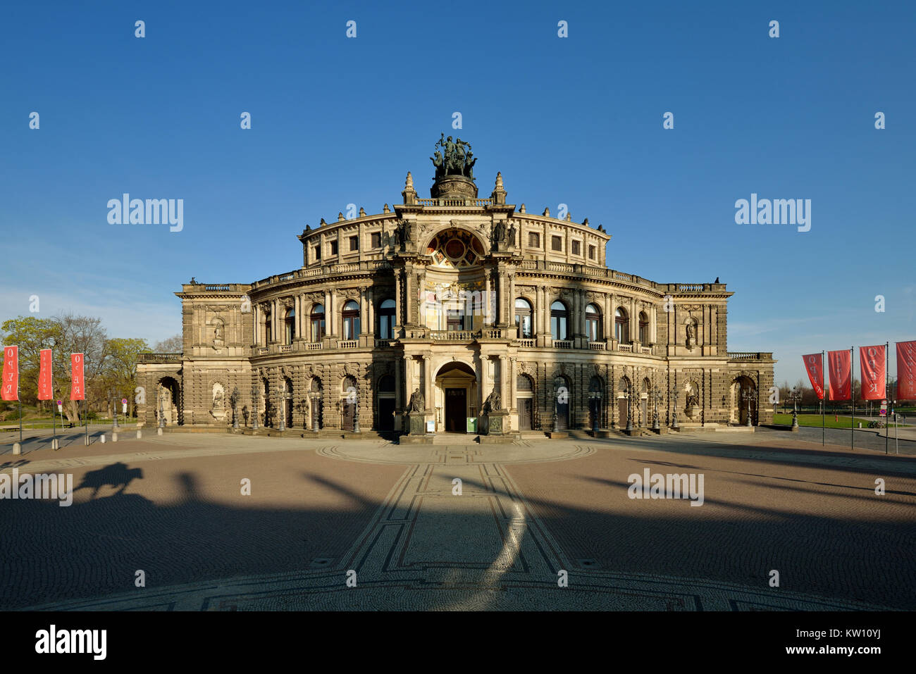 A Dresda, la piazza del teatro con la Semperoper, Theaterplatz mit Semperoper Foto Stock