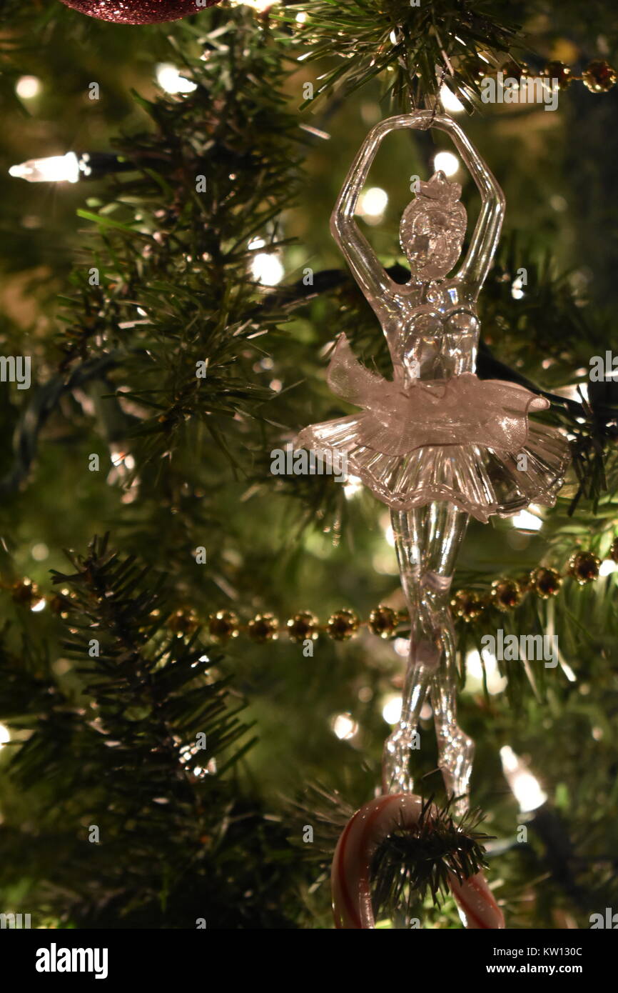Decorazioni Natalizie Ballerine.Ballerina Di Vetro Ornamento Su Albero Di Natale Foto Stock Alamy