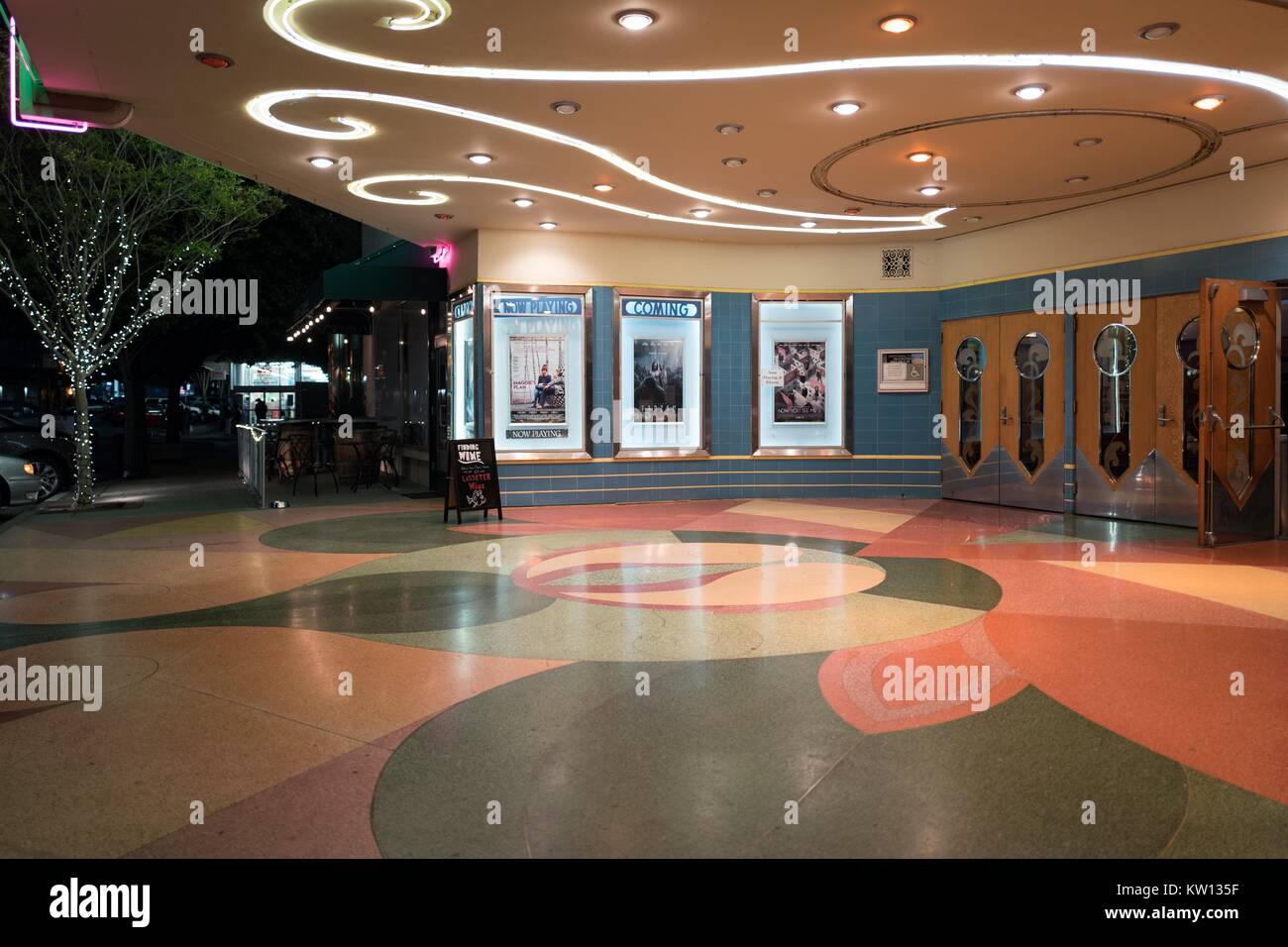 Ingresso per il teatro Orinda, un stile art-deco Theatre che originariamente inaugurato nel 1941 e continua ad operare in Orinda, California, 2016. Foto Stock