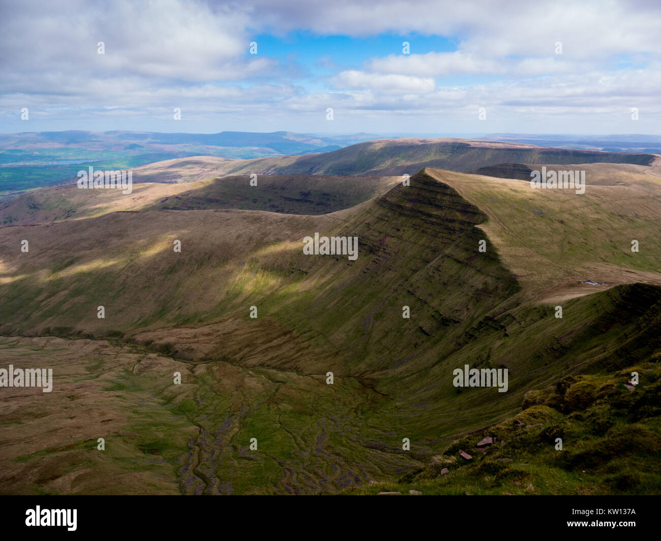 Cribyn in Brecon Beacons Galles. Preso da Pen y Fan cercando sounth-est mostra Bryn Teg a sinistra e ventola y Big in background Foto Stock