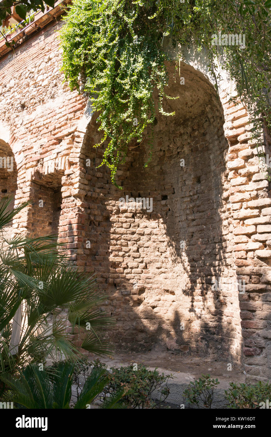 Le antiche mura di un ginnasio romano, Taormina. Sicilia, Europa Foto Stock