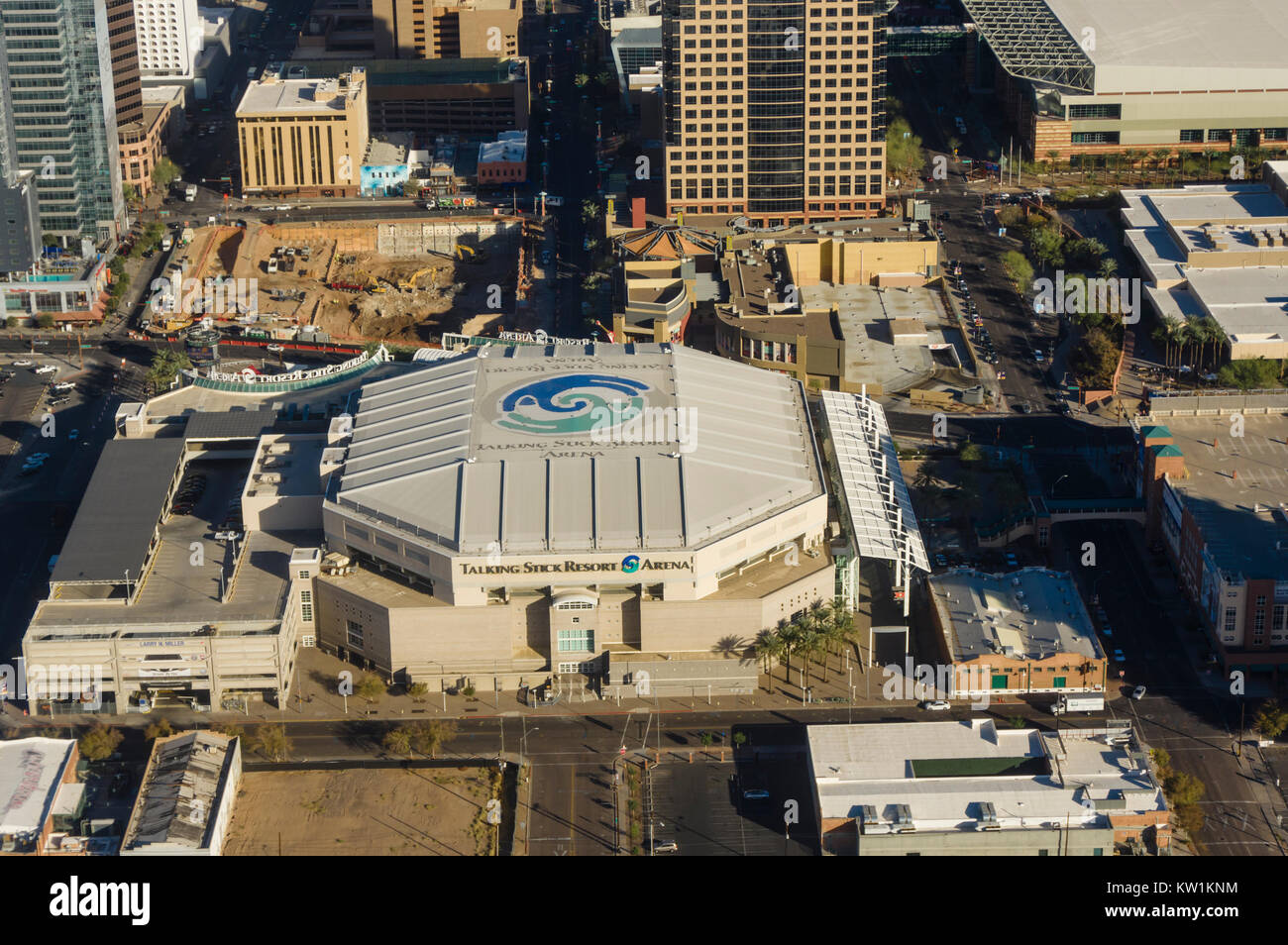 Vista aerea di parlare Stick Arena centro sportivo e di animazione nel centro cittadino di Phoenix, Arizona Foto Stock