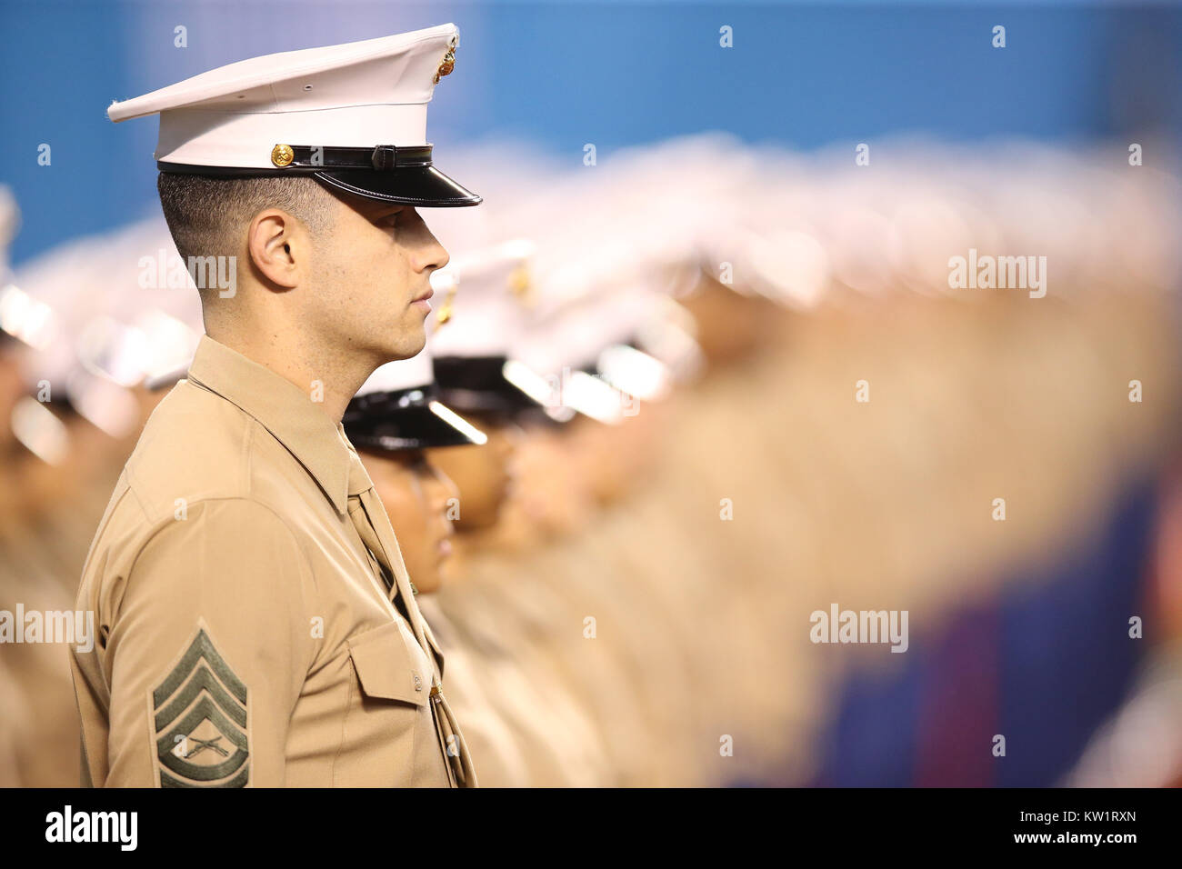 San Diego, CA. 28 dicembre, 2017. Marines americani line up prima che il gioco tra il Washington State Cougars e il Michigan State Spartans, San Diego County Credit Union Holiday Bowl, SDCCU Stadium di San Diego, CA. Fotografo: Pietro Joneleit Credito: csm/Alamy Live News Foto Stock