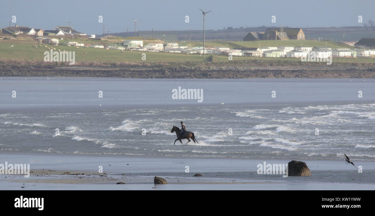 La contea di Down Coast, Irlanda del Nord, Regno Unito. Il 29 dicembre 2017. Regno Unito - previsioni del tempo - una fredda giornata di vento con Pesanti rovesci sulla contea di Down costa dell'Irlanda del Nord. Credito: David Hunter/Alamy Live News. Foto Stock