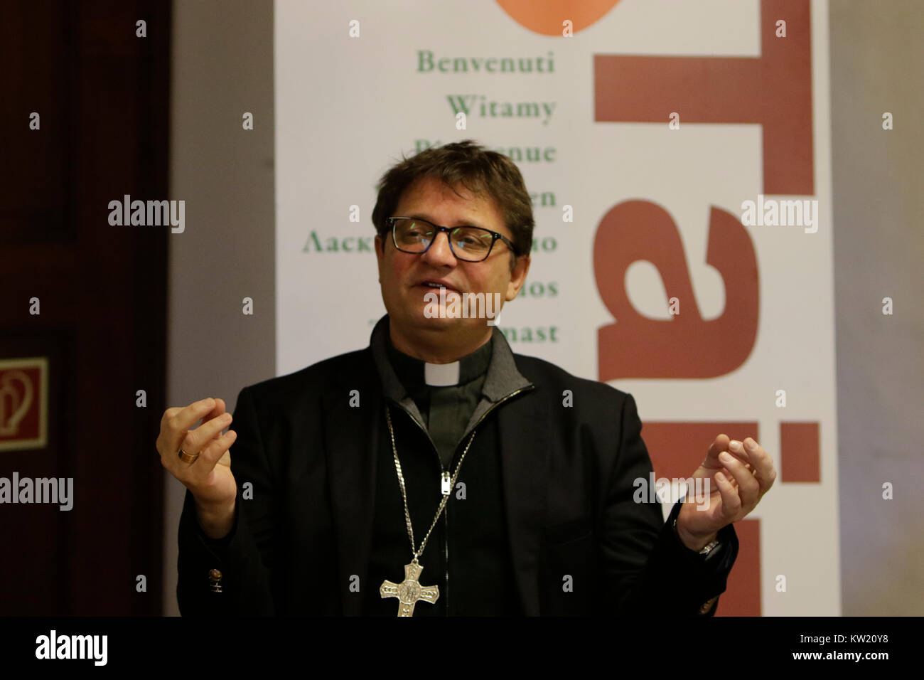 Basel, Svizzera. Il 29 dicembre 2017. Felix Gmür, il vescovo cattolico di Basilea è raffigurato in occasione della conferenza stampa. l'unità ha anche tenuto una conferenza stampa con alcune informazioni circa la riunione. Credito: Michael Debets/Alamy Live News Foto Stock