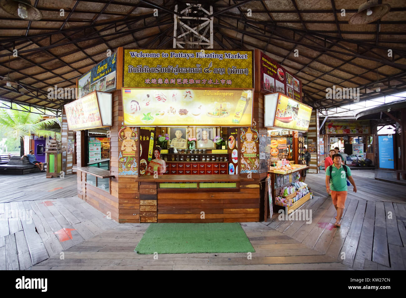 CHONBURI, Tailandia - 11 Novembre 2017: vista interna di Pattaya mercato galleggiante. Questo è popolare meta di viaggio in Pattaya Chonburi, Thailandia. Foto Stock