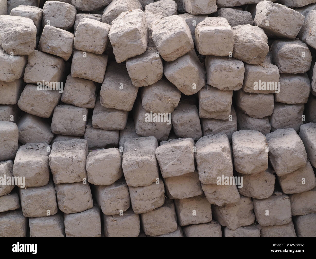 Sfondo grafico dalla tessitura di mattoni fatti a mano color beige chiaro. Foto Stock