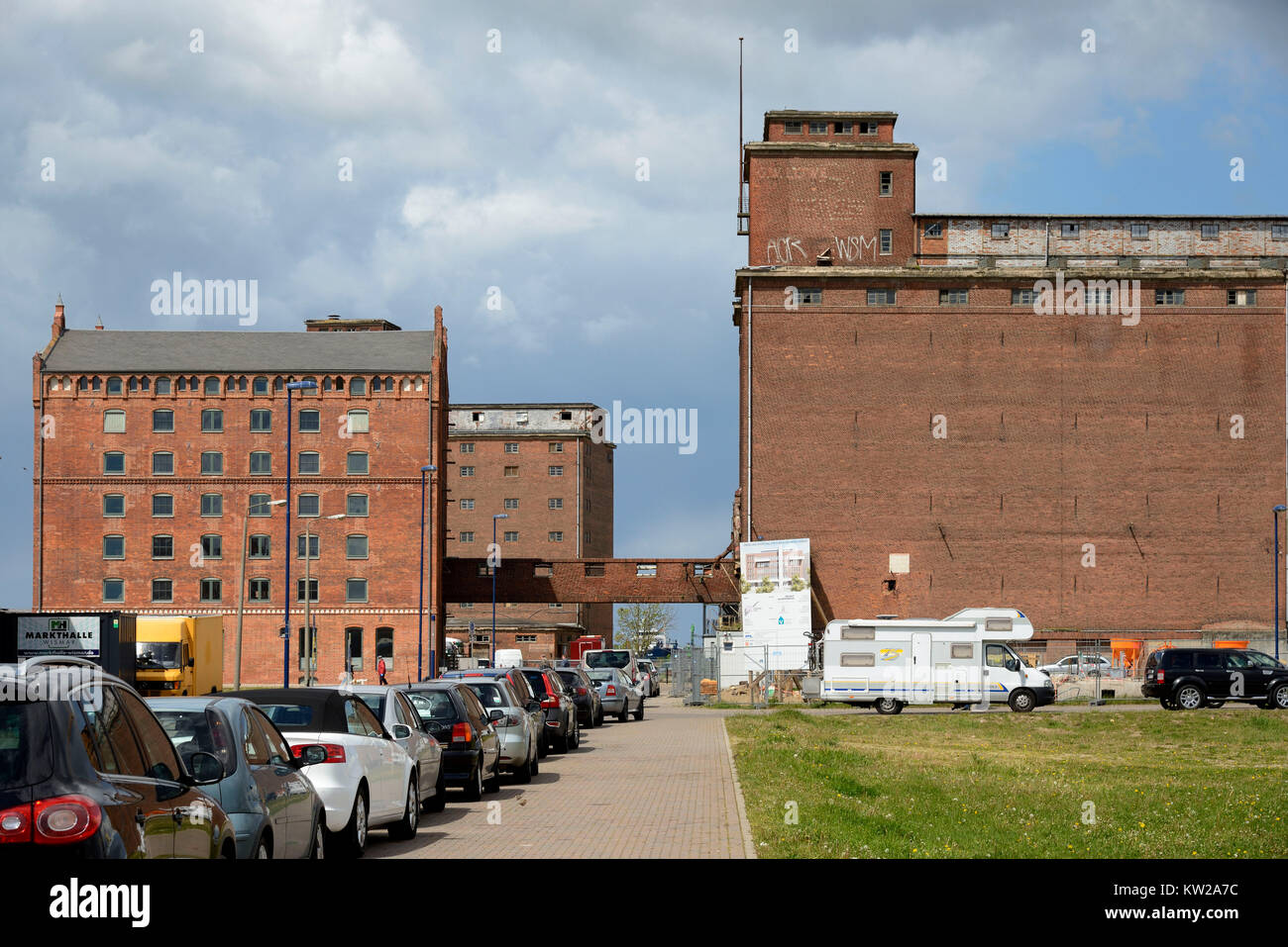 Wismar, memoria storica degli edifici nel vecchio porto, historische Speichergebäude im Alten Hafen Foto Stock