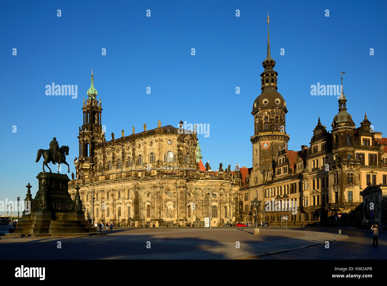 A Dresda, la piazza del teatro con la cattedrale e il castello di residenza, Theaterplatz mit Kathedrale und Residenzschloss Foto Stock