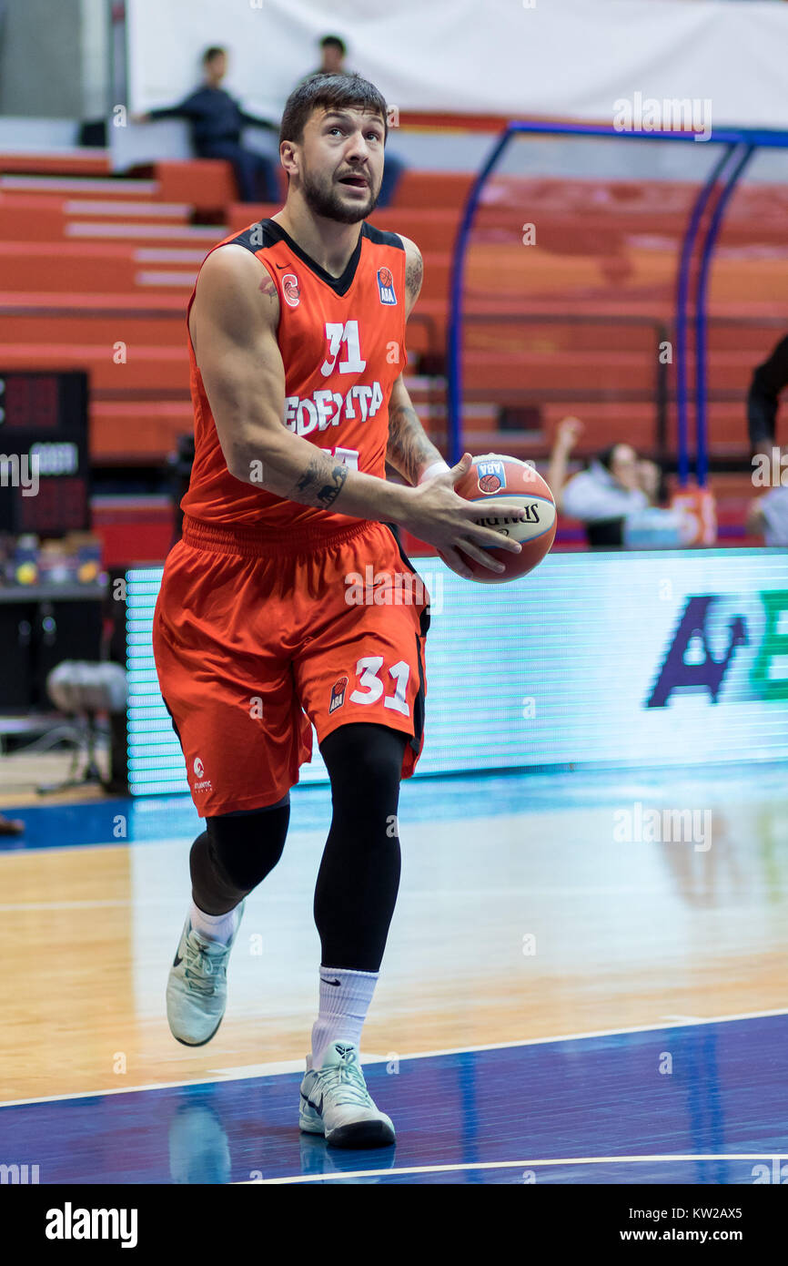 Zagabria, Croazia - 29 settembre 2017: ABA league KK Cedevita Zagreb vs. KK FMP Beograd. Andrija Stipanovic (31) con palla Foto Stock