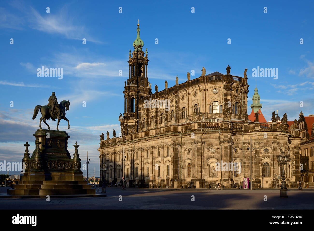 A Dresda, la piazza del teatro, monumento re Johann e Cattedrale di Saint Trinitati, Theaterplatz, Denkmal König Johann und Kathedrale St Trinitatis Foto Stock
