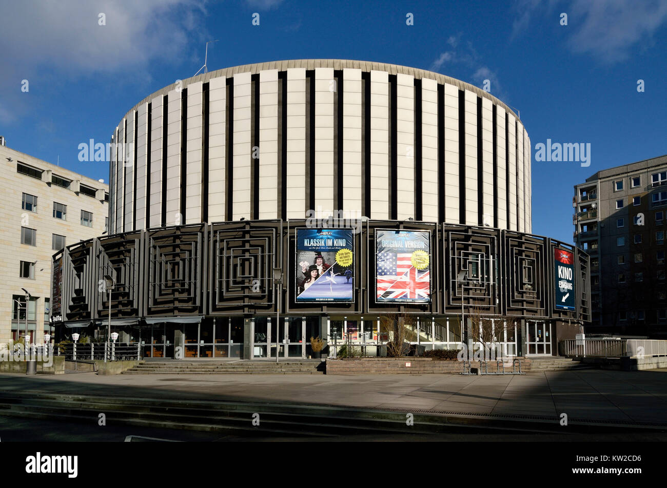 A Dresda, monumento di architettura round cinema in Prague street, Architekturdenkmal Rundkino in der Prager Strasse Foto Stock