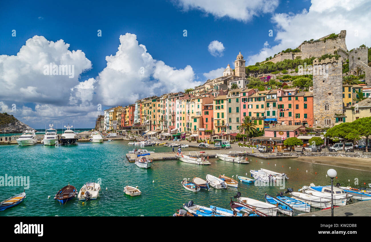 Bellissimo villaggio di pescatori di Portovenere vicino alle Cinque Terre, Liguria, Italia Foto Stock