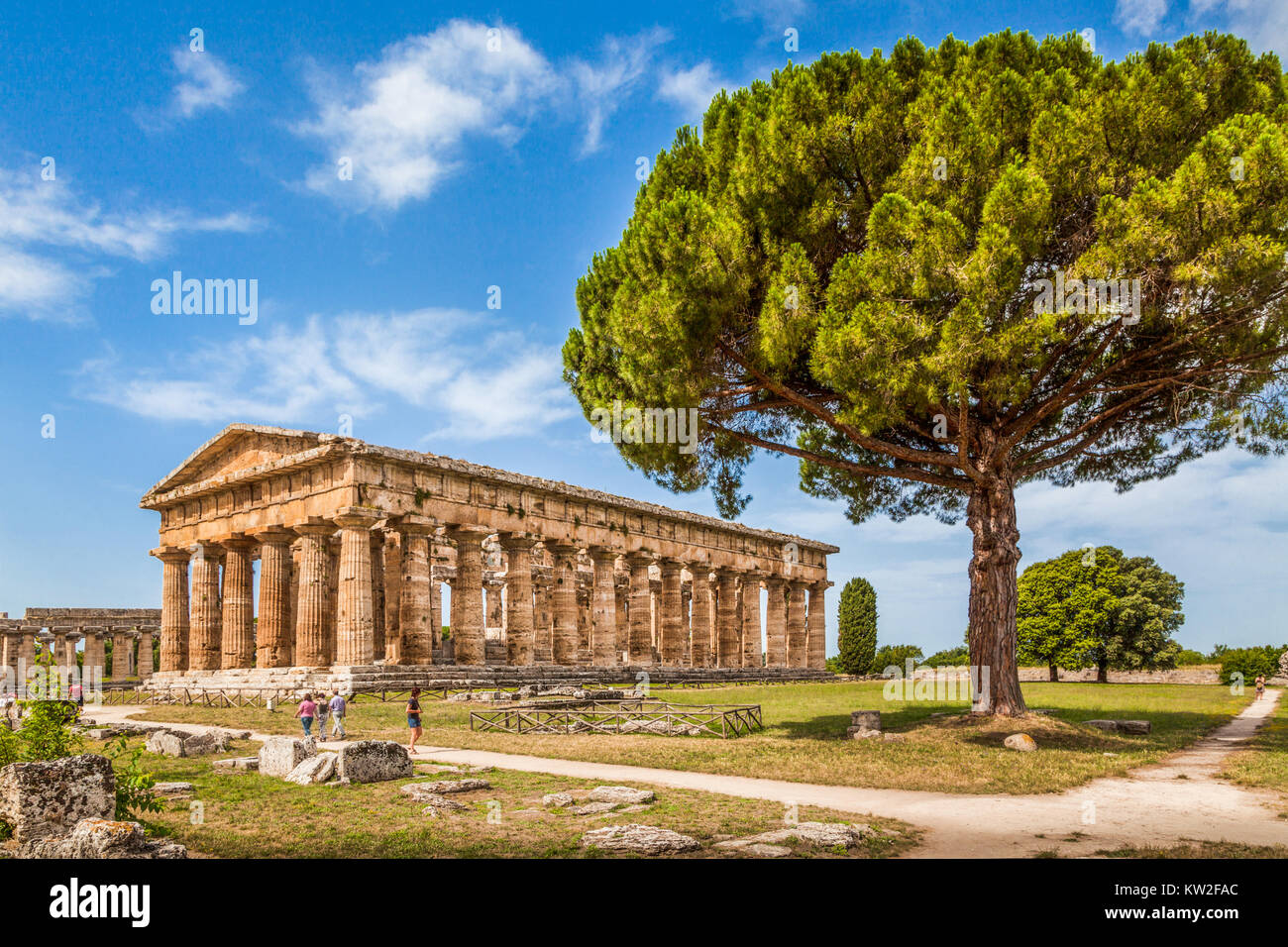 Tempio di Hera al famoso archeologica di Paestum Sito Patrimonio Mondiale dell'UNESCO, Campania, Italia Foto Stock