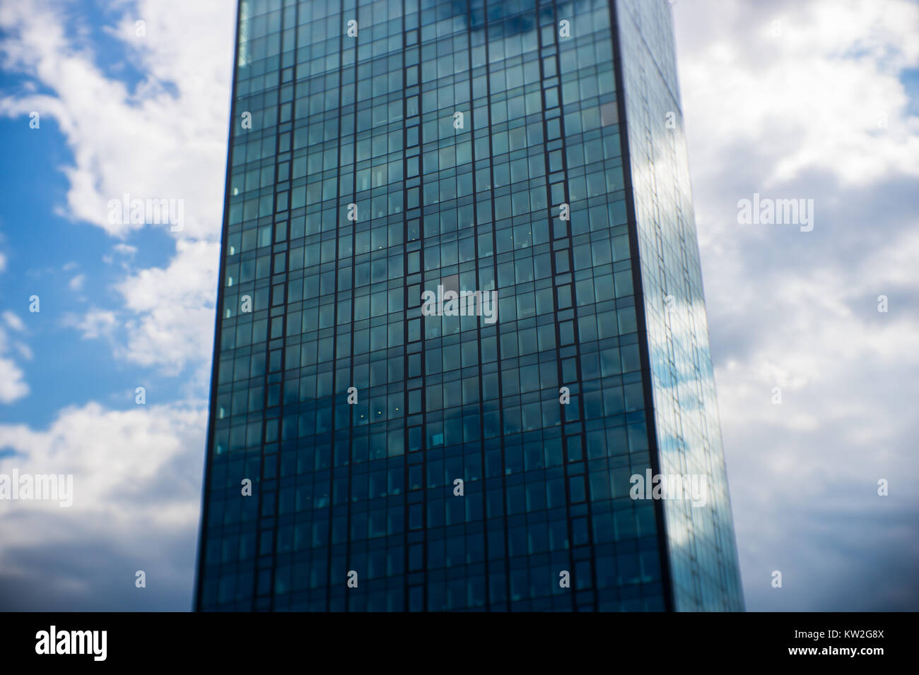 Architettura esterna di un moderno edificio aziendale Foto Stock