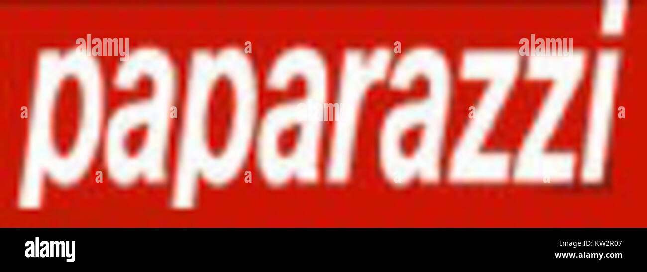 Revista Paparazzi è una rivista popolare che si concentra sulla cultura delle celebrità, le notizie di intrattenimento e lo stile di vita delle celebrità. Presenta interviste esclusive, foto e storie su personaggi famosi. Foto Stock