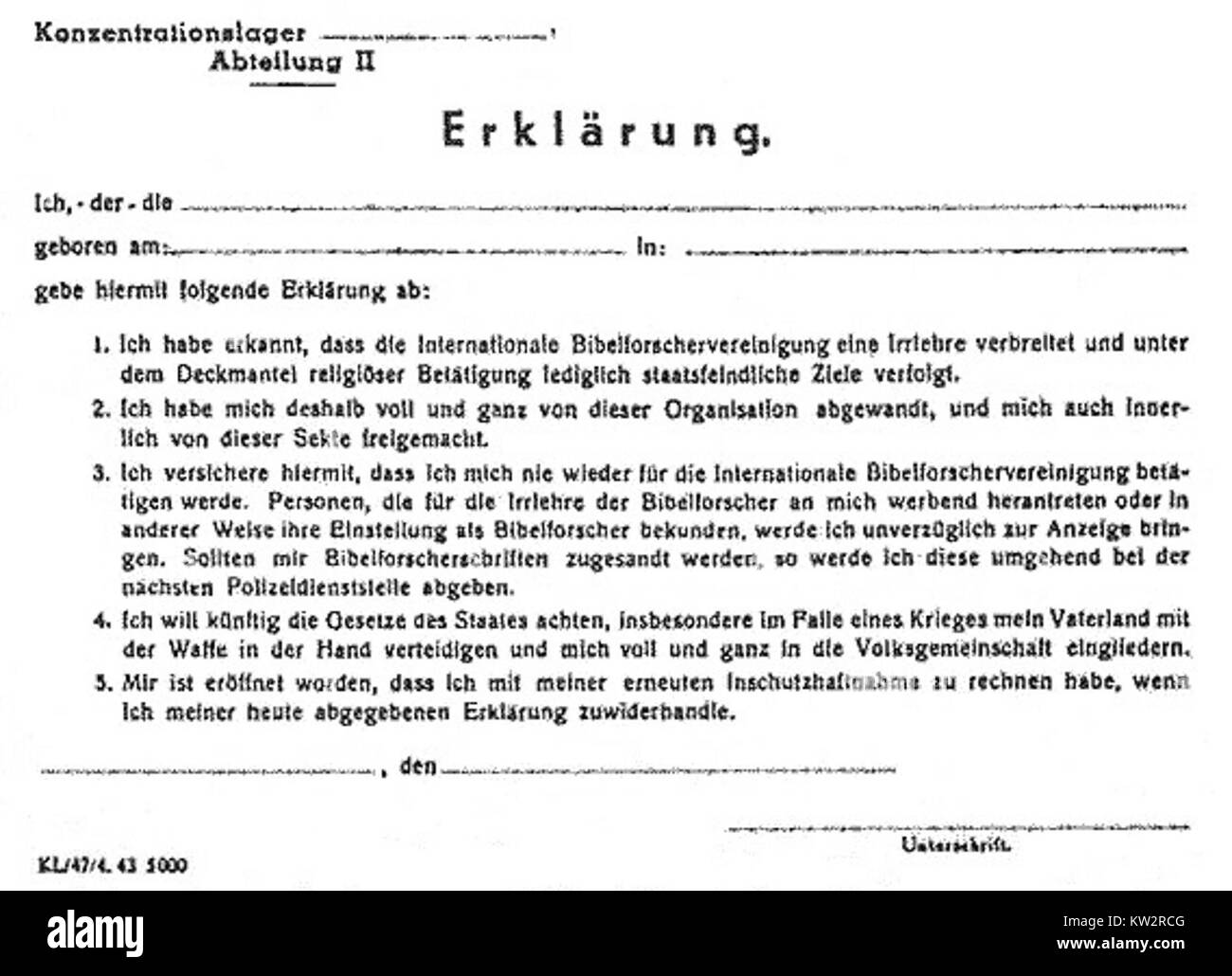 Il documento di rinuncia del JW nazista è un documento storico relativo alle politiche e alle azioni intraprese dalla Germania nazista riguardo al trattamento dei testimoni di Geova durante la seconda guerra mondiale. Rappresenta un punto significativo nella storia della persecuzione e dell'intolleranza religiosa. Foto Stock