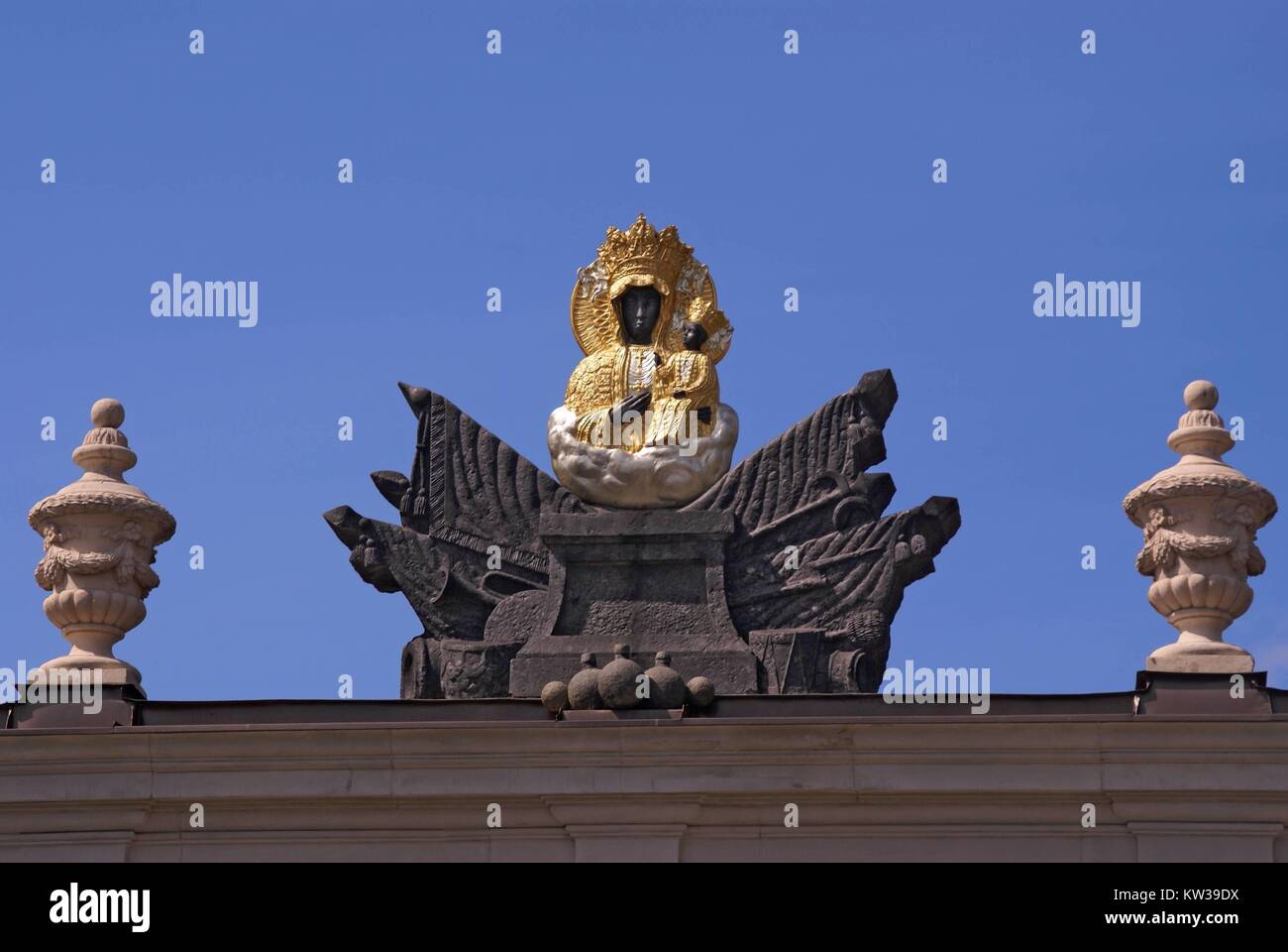 Madonna nera sulla corona del gate di Nostra Signora della Polonia a Czestochowa, voivodato di Slesia, Polonia. Foto Stock