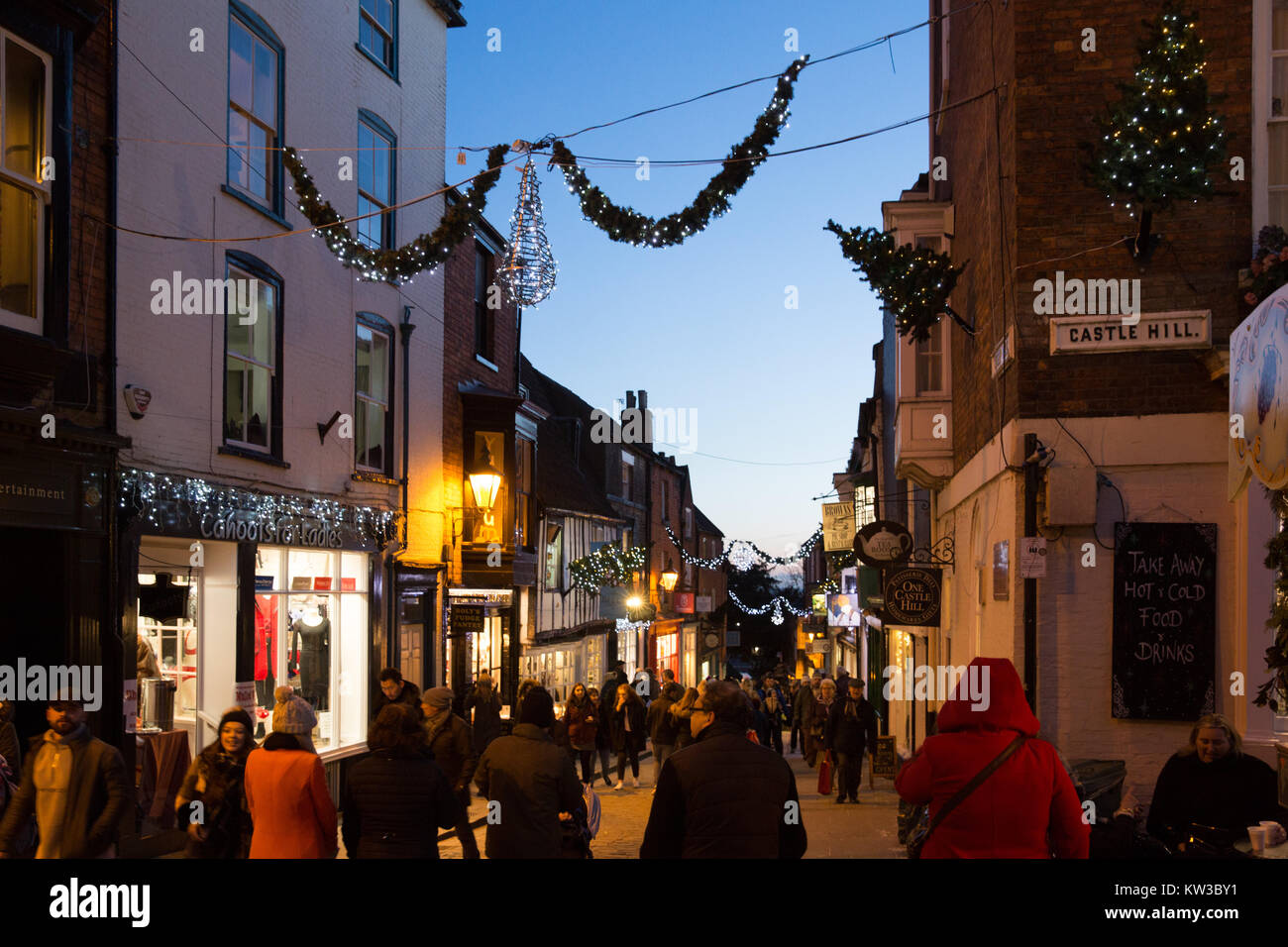 L annuale Mercatino di Natale che si svolge in salita Lincoln ogni anno. I negozi in ripida collina Attira acquirenti durante il tramonto come la luce si affievolisce. Foto Stock