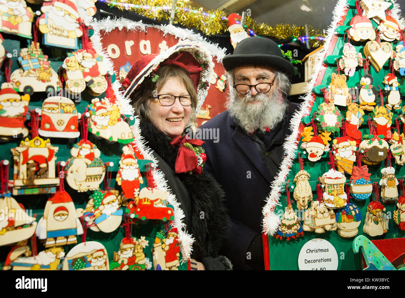 L annuale Mercatino di Natale che si svolge in salita Lincoln ogni anno. Nel castello sono bancarelle che vendono merci di Natale Foto Stock