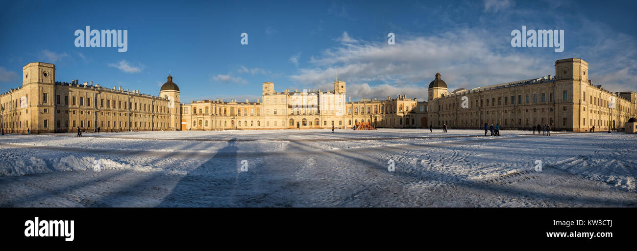 Vista panoramica del Palazzo Gatchina su un inverno giornata di sole Foto Stock