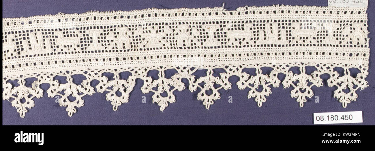 "Border" MET DP4295 08.180.450 è un pezzo della collezione MET che esplora temi di separazione e confini, utilizzando il simbolismo visivo per trasmettere le tensioni insite nella divisione di spazi o culture. Foto Stock