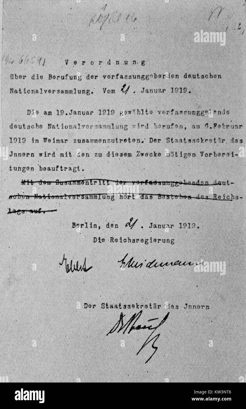 Bilderrevolution0307 si riferisce a un evento o momento relativo a una rivoluzione digitale o artistica che coinvolge immagini o supporti visivi, concentrandosi sulla natura trasformativa della comunicazione visiva. Foto Stock