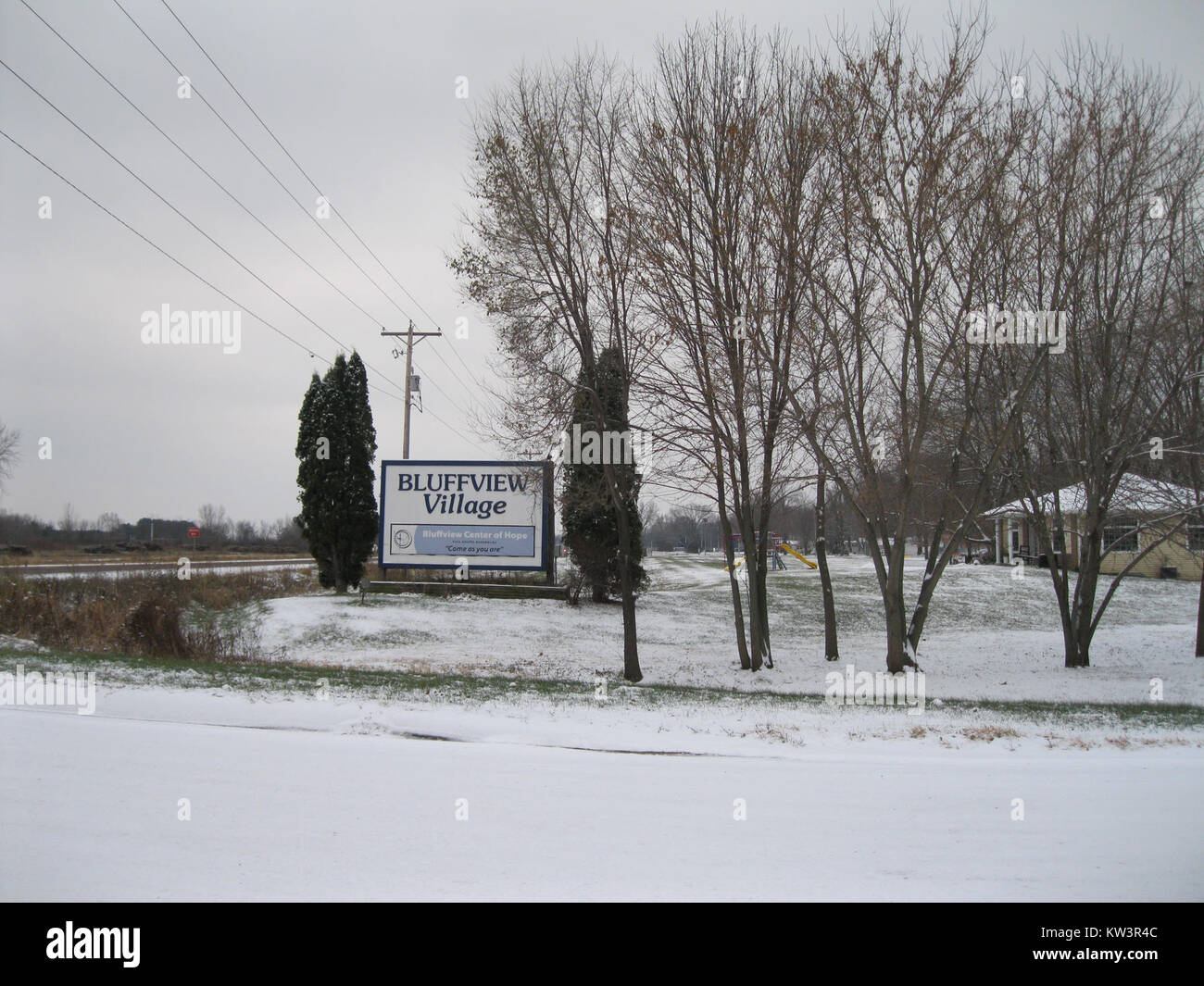Il cartello di benvenuto Bluffview Wisconsin segna l'ingresso alla comunità, che rappresenta l'identità e l'ospitalità del townÂ. Questo cartello riflette l'orgoglio locale ed è spesso il primo punto di contatto per i visitatori della zona. Foto Stock