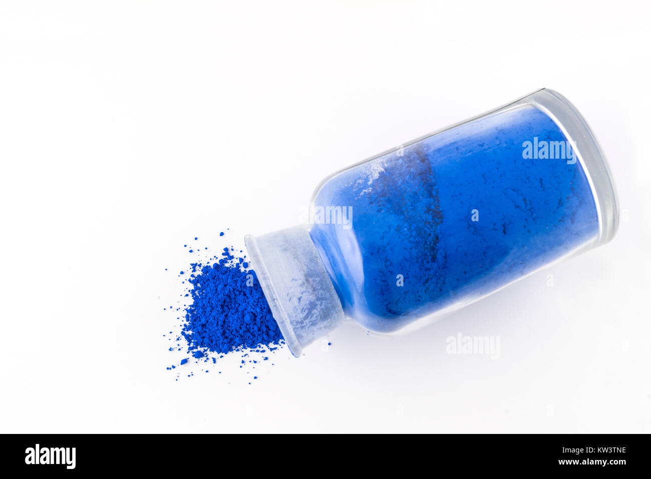 Contenitori di vetro naturale contenente pigmenti colorati in polvere Foto Stock