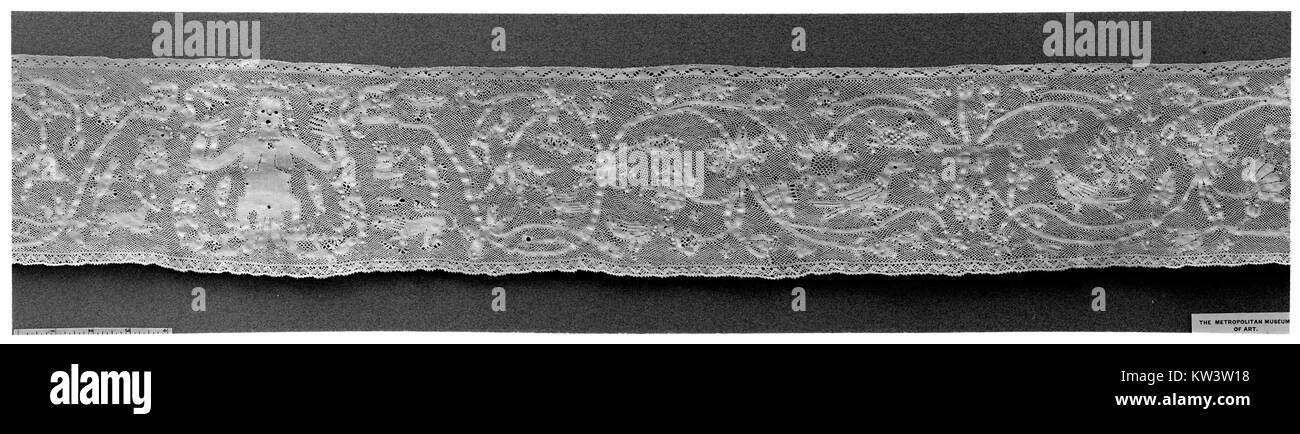 Il confine (Bas de rochet) è un'opera d'arte conservata al Metropolitan Museum of Art, catalogata sotto il MET 37556. Il pezzo può riflettere temi di terra, confini o elementi geografici, contribuendo alla sua interpretazione artistica. Foto Stock
