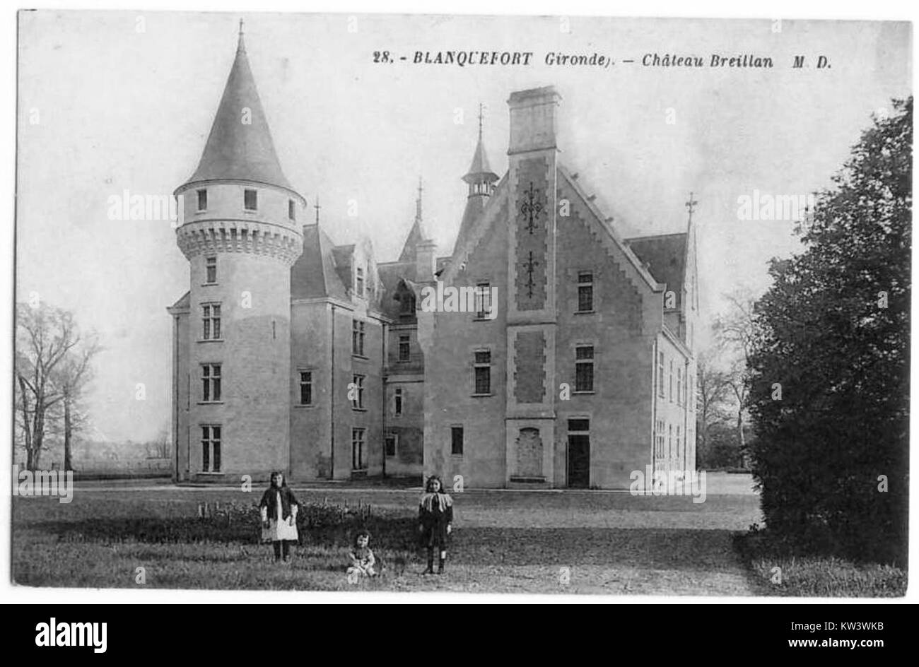 BF Breillan3 filles è un'opera d'arte francese, probabilmente un ritratto o un dipinto raffigurante tre donne. Il pezzo è riconosciuto per il suo stile intricato e il contributo alla scena artistica francese. Foto Stock