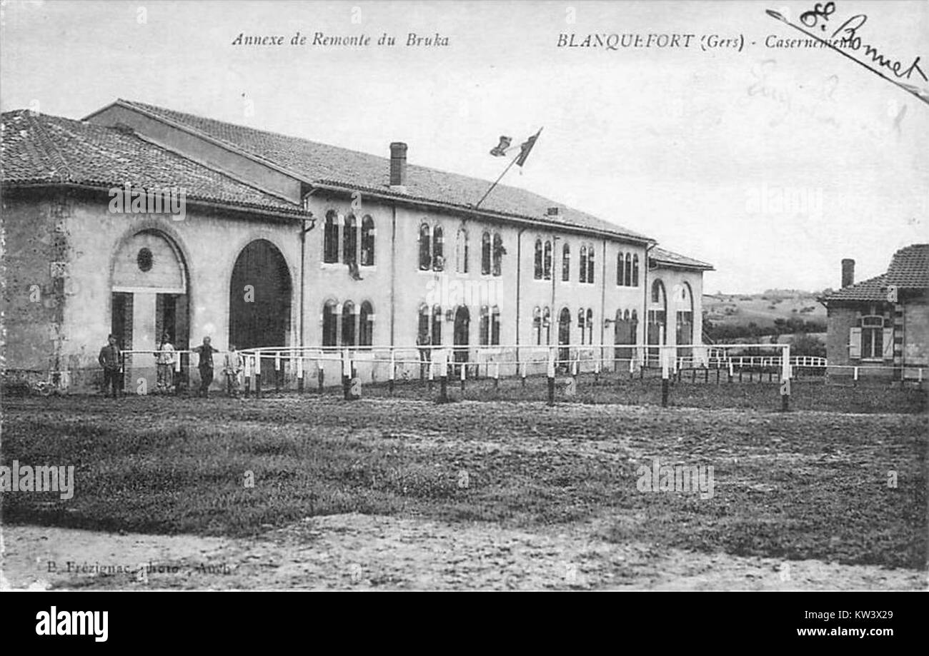 BF32 Casernement è un termine militare, che si riferisce probabilmente a una caserma o struttura militare, con un significato storico nell'architettura della difesa. Foto Stock