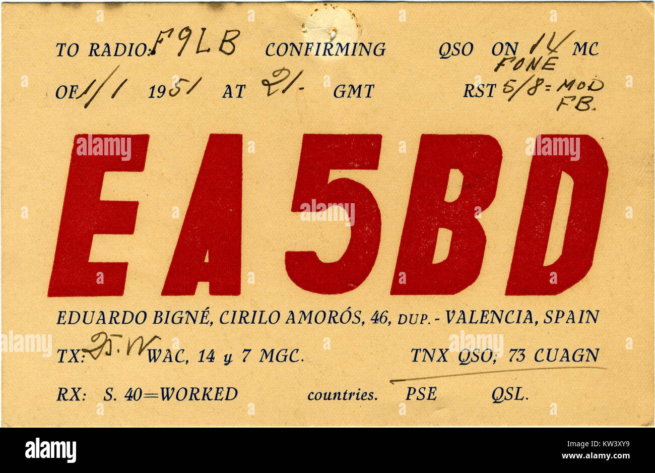 La scheda QSL di EA5BD è la conferma di una comunicazione radio tra operatori radioamatori. Questa carta specifica proviene dalla Spagna e rappresenta la comunicazione internazionale nella comunità radioamatoriale. Foto Stock
