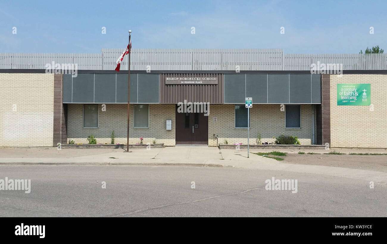 La Bishop Roborecki Elementary School di Saskatoon, Saskatchewan, è un'istituzione educativa nota per il suo impegno nell'apprendimento e nello sviluppo degli studenti. La scuola serve la comunità locale ed è coinvolta in varie attività extracurriculari, fornendo un ambiente di nutrimento per i giovani studenti. Foto Stock