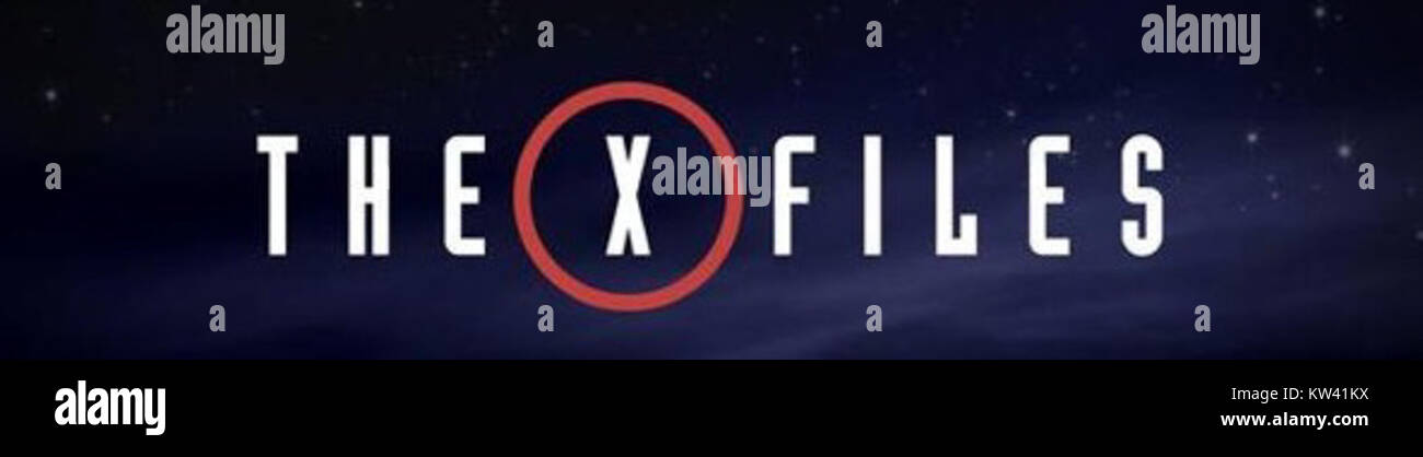 Il revival del 2016 di *The X-Files* ha riportato in vita personaggi iconici Mulder e Scully, continuando l'esplorazione di fenomeni paranormali e cospirazioni governative in questa serie di fantascienza drammatica. Foto Stock