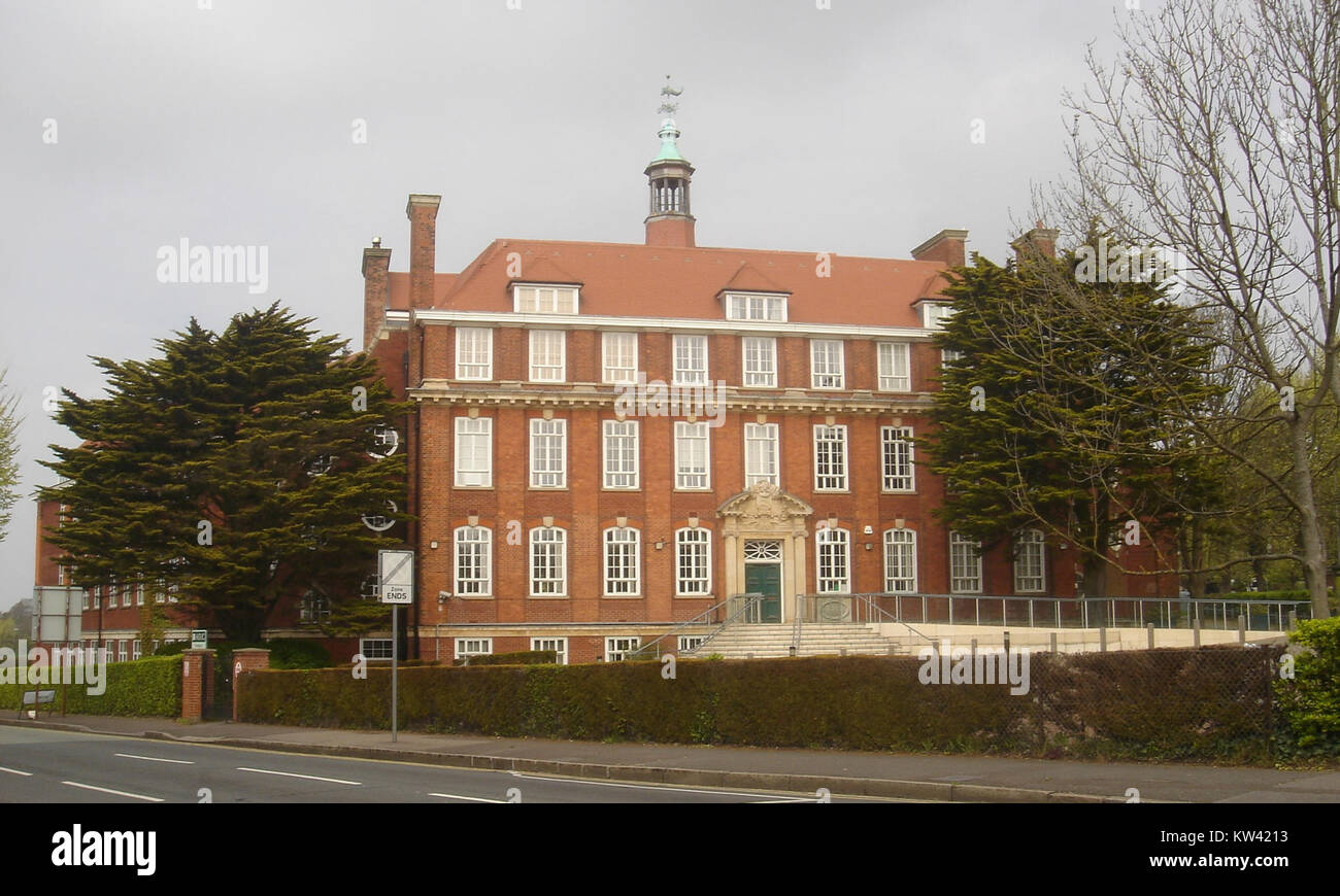 Il BHASVIC (Brighton, Hove & Sussex Sixth Form College) su Dyke Road a Brighton, Regno Unito, è un istituto di istruzione che fornisce istruzione sesta forma di alta qualità. Questa fotografia dell'aprile 2009 cattura il campus del college e i suoi dintorni. Foto Stock