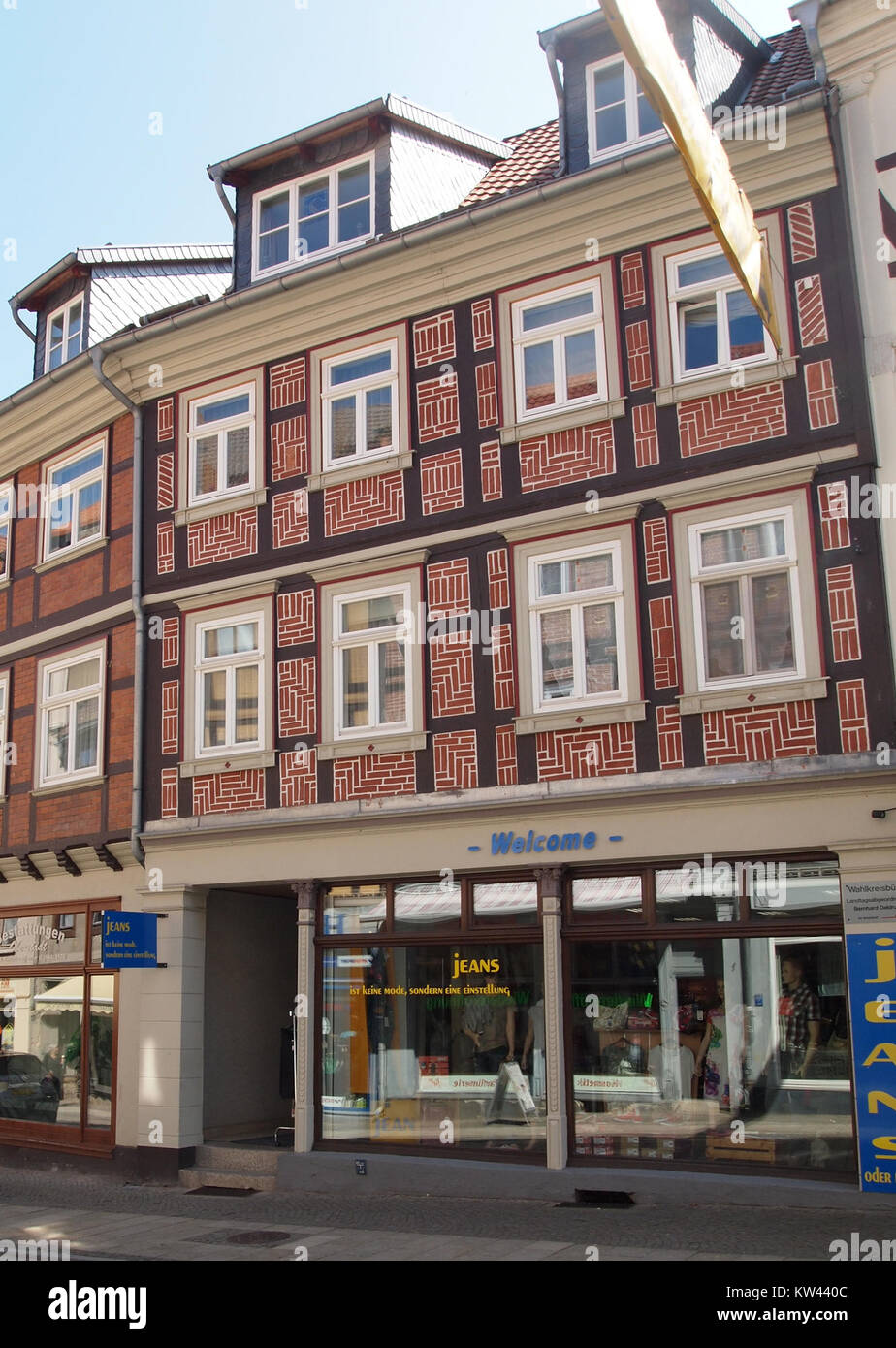 Blankenburg Lange Strasse 32 è un indirizzo storico in Germania, noto per la sua architettura tradizionale e il suo significato all'interno della comunità locale. Riflette il contesto culturale e storico della regione. Foto Stock