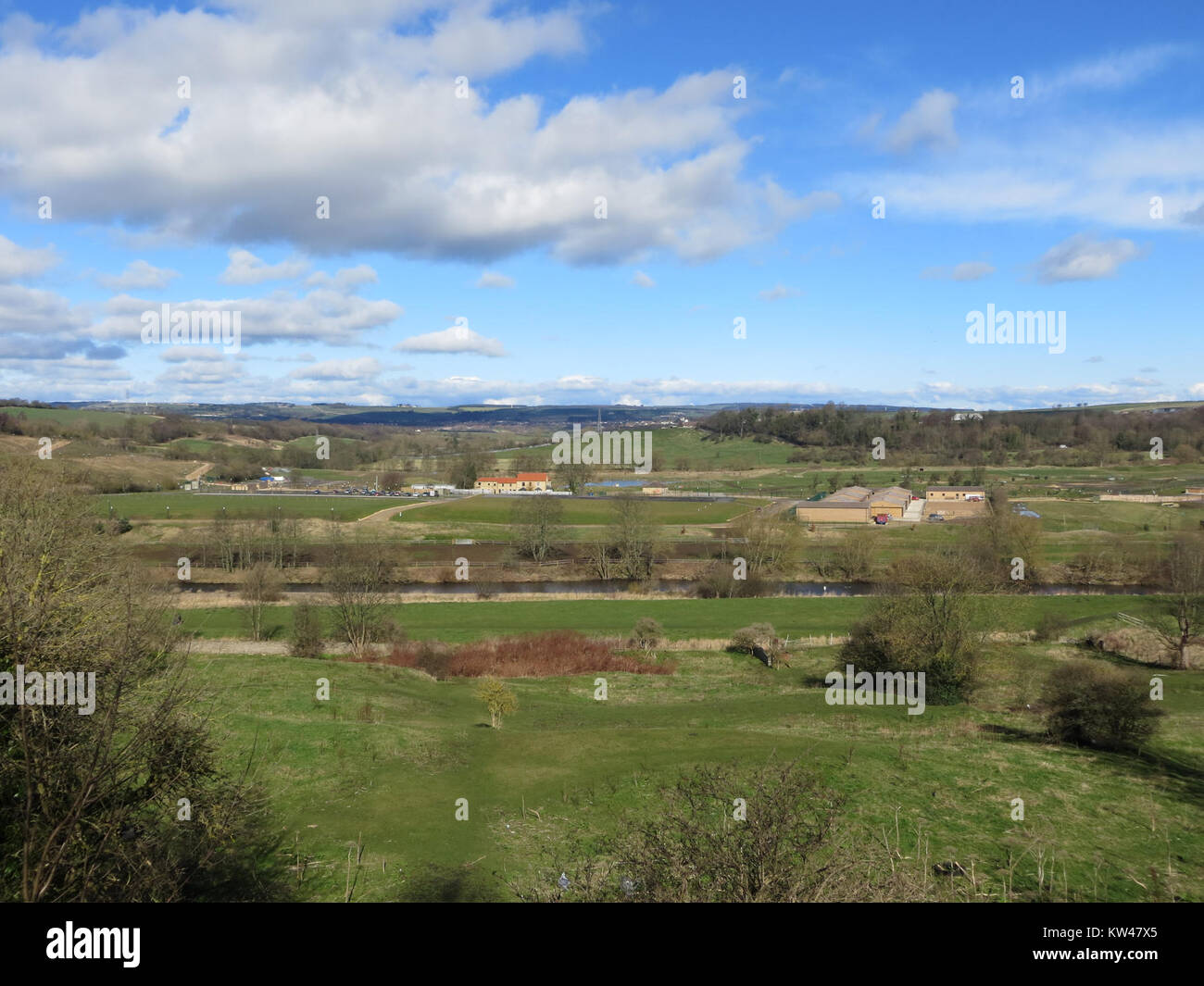 Bishop Auckland è una città della contea di Durham, in Inghilterra. È conosciuta per il suo significato storico e i suoi monumenti architettonici, tra cui la chiesa locale e il castello. Foto Stock