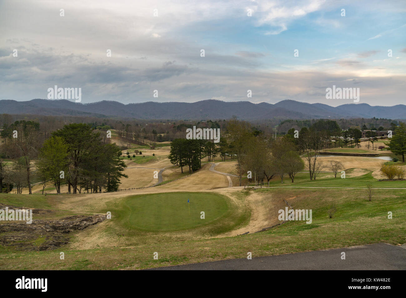Blairsville, Georgia, situata nelle Blue Ridge Mountains, è famosa per i suoi paesaggi panoramici, i monumenti storici e le attività all'aperto. La città fa parte della regione degli Appalachi con un ricco patrimonio culturale. Foto Stock