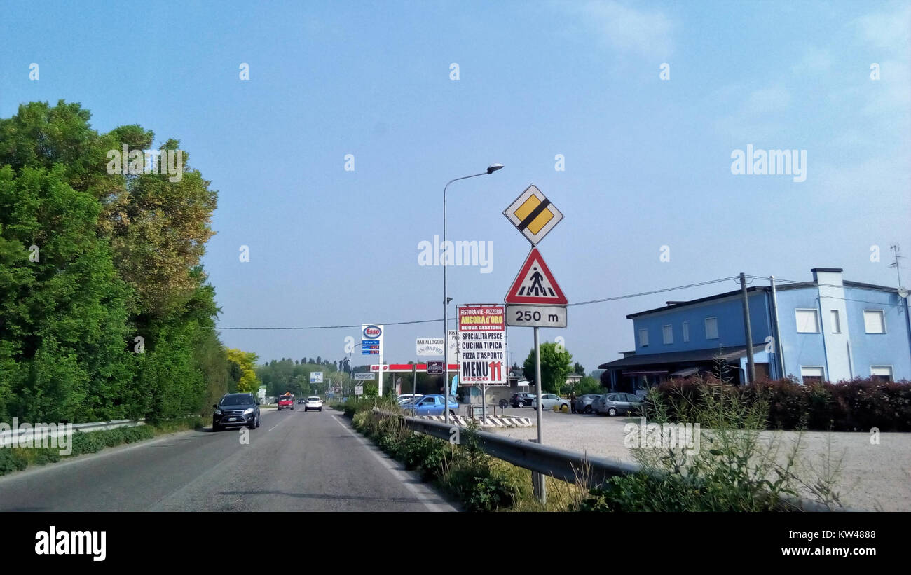 Borgo Virgilio è una città situata nella provincia di Reggio Emilia, nota per i suoi paesaggi panoramici e siti storici. Fa parte della più grande regione Emilia-Romagna. Foto Stock