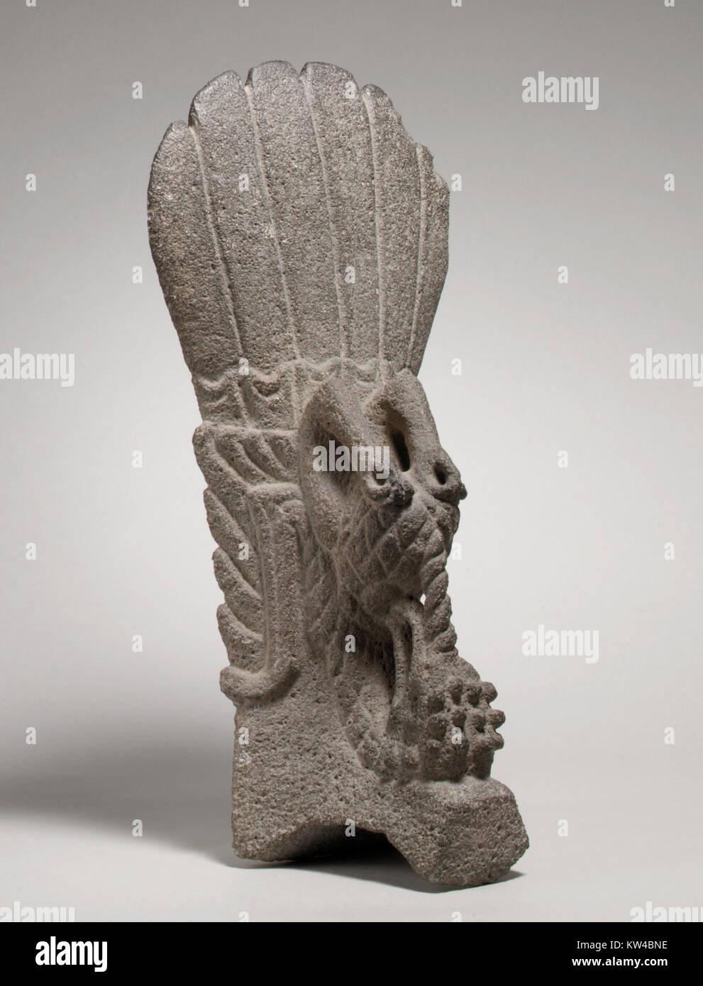Il "Bird Palma" è un'opera d'arte della collezione del Metropolitan Museum of Art L'opera mostra il simbolismo degli uccelli e fa parte di una collezione culturale che include oggetti con elementi naturalistici e simbolici. Foto Stock