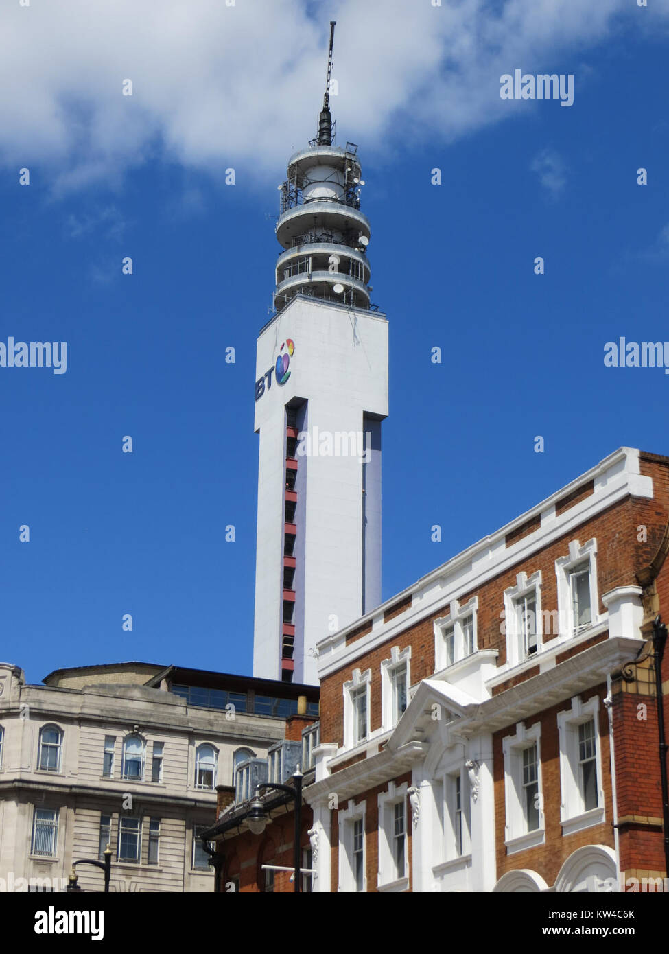 Birmingham, situata nel Regno Unito, è una città importante conosciuta per la sua storia industriale, la diversità culturale e il significato economico. Svolge un ruolo chiave nello sviluppo urbano e nel panorama culturale del Regno Unito. Foto Stock